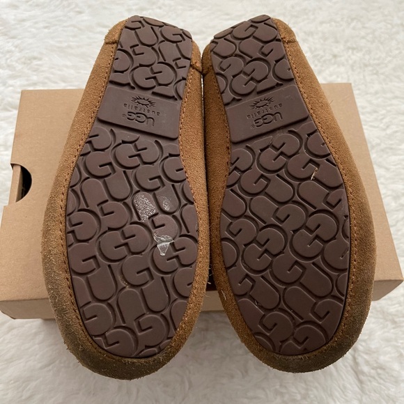 UGG Girls Dakota Slipper - Picture 6 of 7